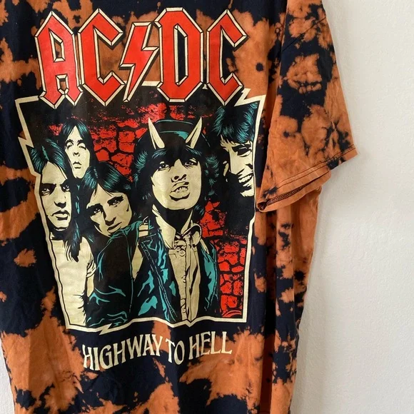✨ AC/DC Highway to Hell Black Bleach Dye Graphic Tee ✨ - Picture 8 of 8
